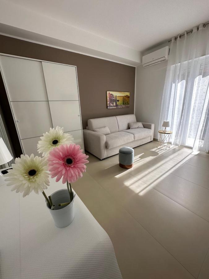 Four Rooms Naxos Giardini Naxos Luaran gambar